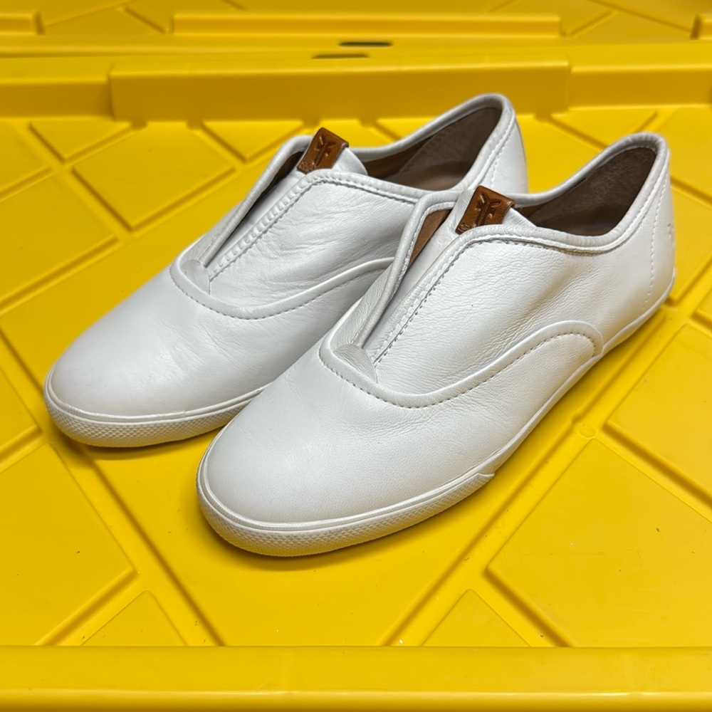 Frye white leather Mindy slip on sneaker Size 7.5